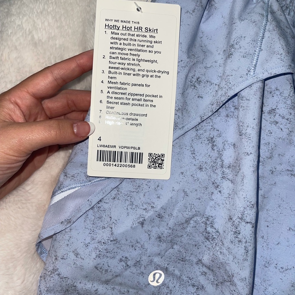 Hotty hot Lululemon skirt - Picture 4 of 7